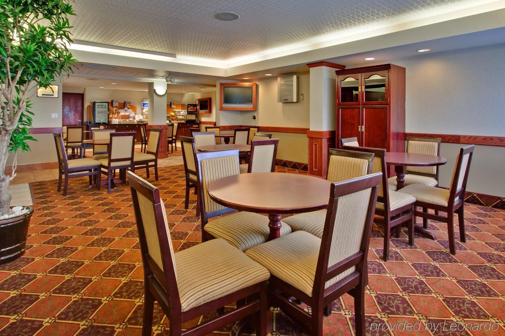Holiday Inn Express Red Deer By Ihg Restoran gambar