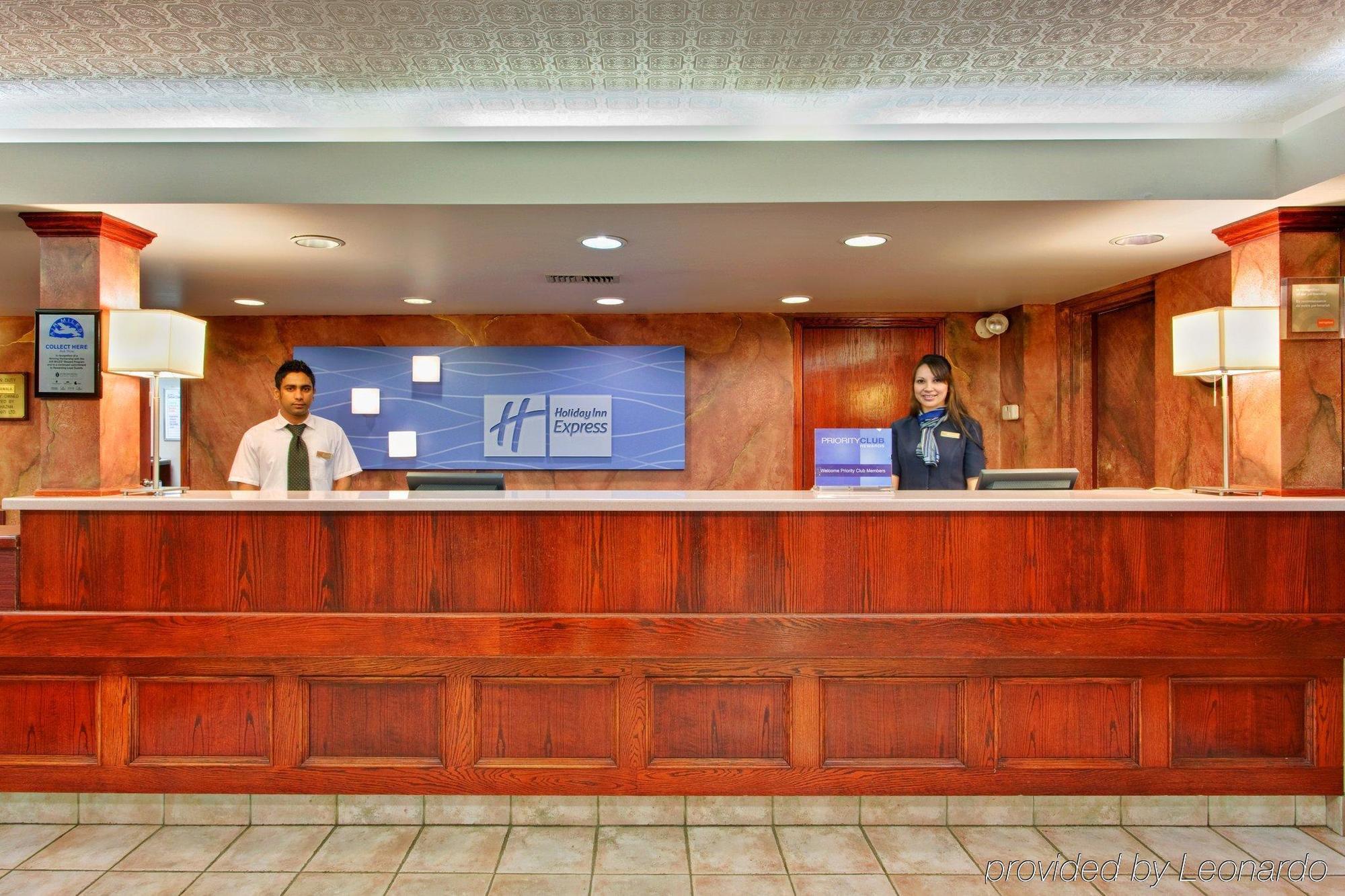 Holiday Inn Express Red Deer By Ihg Dalaman gambar